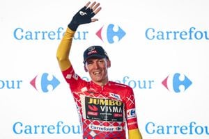 Robert Gesink es el primer duelo de la camiseta roja en La Vuelta 2022