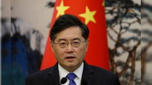El ahora exministro de Relaciones Exteriores de China, Qin Gang, durante una conferencia de prensa.