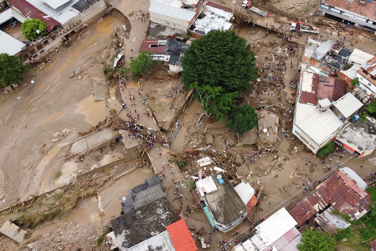 En imágenes : Rescatistas venezolanos buscan desaparecidos tras inundaciones mortales