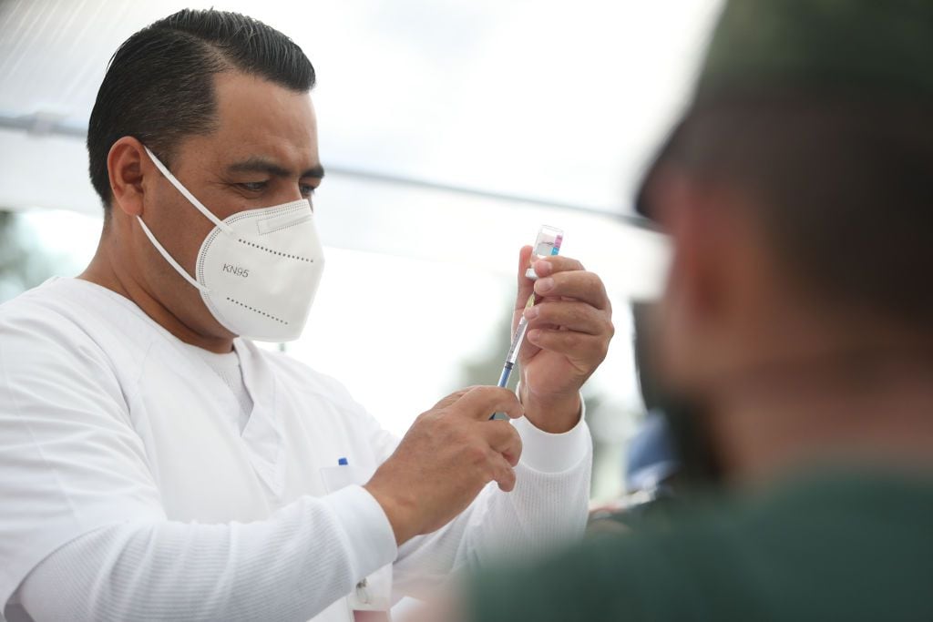 México iniciará la vacunación contra la covid-19 este jueves