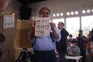 Votación Sergio Fajardo en colegio Inem de Medellin