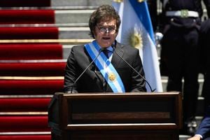 El nuevo presidente de Argentina, Javier Milei, pronuncia un discurso después de jurar durante su ceremonia de toma de posesión frente al Congreso en Buenos Aires el 10 de diciembre de 2023.