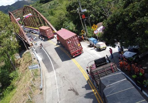 Tras 6 meses de construcción se dio al servicio el nuevo puente del alambrado que comunica al valle con el Quindío. El anterior puente cayó causando la muerte a dos policías hace 6 meses.