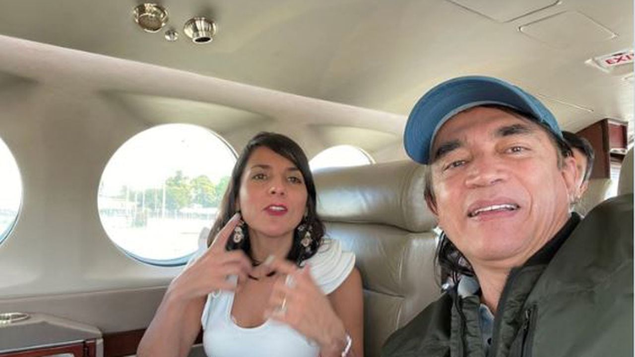 Irene Vélez y Gustavo Bolívar viajaron juntos este jueves en un avión privado