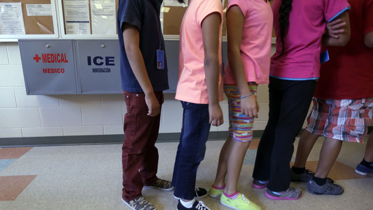 Número de niños migrantes en la frontera de México y EE. UU. se ha triplicado en las últimas dos semanas