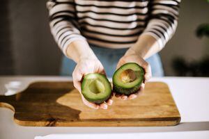 El aguacate se ha convertido en el ingrediente estrella de decenas de recetas.