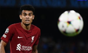 Liverpool's Colombian forward Luis Diaz eyes the ball during the UEFA Champions League Group A first leg football match between SSC Napoli and Liverpool FC at the Diego Armando Maradona Stadium in Naples on September 7, 2022.
Filippo MONTEFORTE / AFP