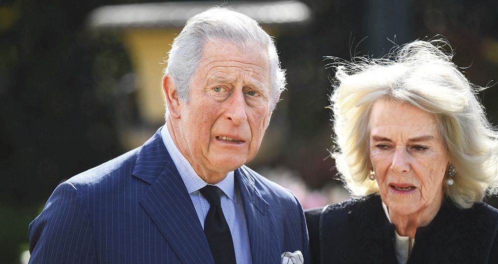 Al príncipe Carlos no se le augura un buen reinado si insiste en meterse en temas políticos. Además, él y su esposa, Camilla, no despiertan tanto fervor como la nueva generación.