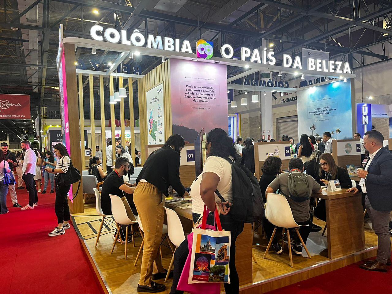 “El Festival Petronio Álvarez y la ciudad de Cali han atraído a visitantes brasileños en busca de conexiones con la diáspora africana, así como la ciudad de Cartagena y su palpitante cultura negra”.