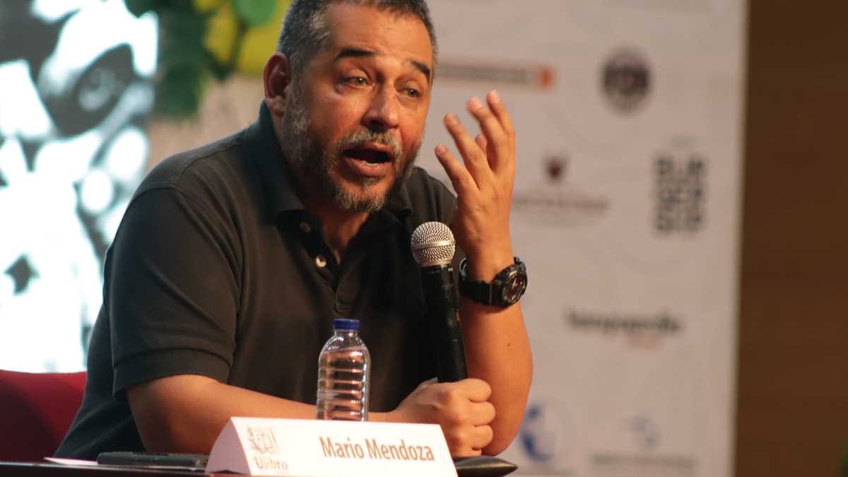 Entre los escritores nacionales estará Mario Mendoza.