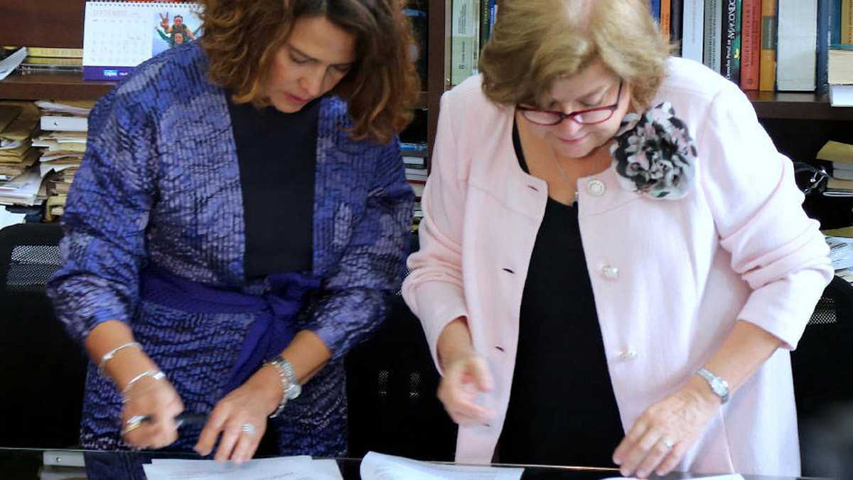 Nancy Patricia Gutiérrez y Gloria María Borrero, ministras del Interior y de Justicia, respectivamente, radicaron el proyecto de reforma en el Congreso. 