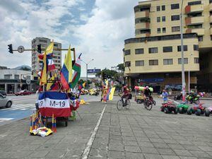 En Cali están comercializando banderas del M-19 por la posesión de Gustavo Petro.