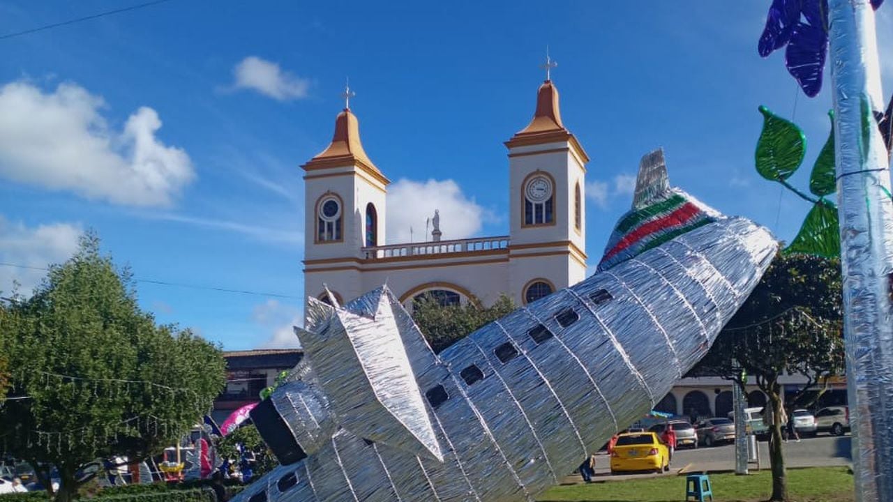 El Alcalde de La Unión (Antioquia), Edgar Alexander Osorio, anunció el retiro de la figura que hacía alusión al accidente de Chapecoense en 2016 en los alumbrados navideños del municipio.