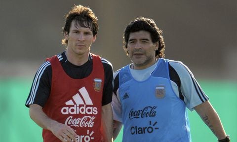 (FILES) In this file photo taken on March 24, 2009 Argentina's football team coach Diego Maradona speaks with forward Lionel Messi (L) during a training session in Ezeiza, Buenos Aires on March 24, 2009. Argentina will meet Venezuela next March 28 for their FIFA World Cup South Africa 2010 qualifier at the Monumental stadium in Buenos Aires. Next November 25, 2021 marks the first anniversary of Diego Maradona's death.
AFP/Juan MABROMATA