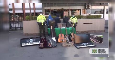 Capturan a ladrones robando instrumentos musicales de una fundación