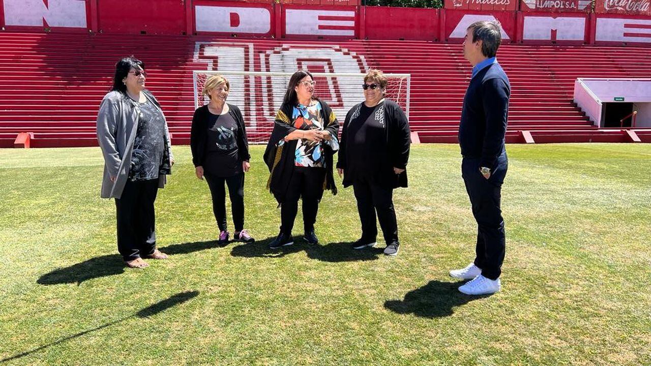 A dos años de la muerte del astro argentino, DirecTv estrena un documental en las voces de las hermanas de Maradona