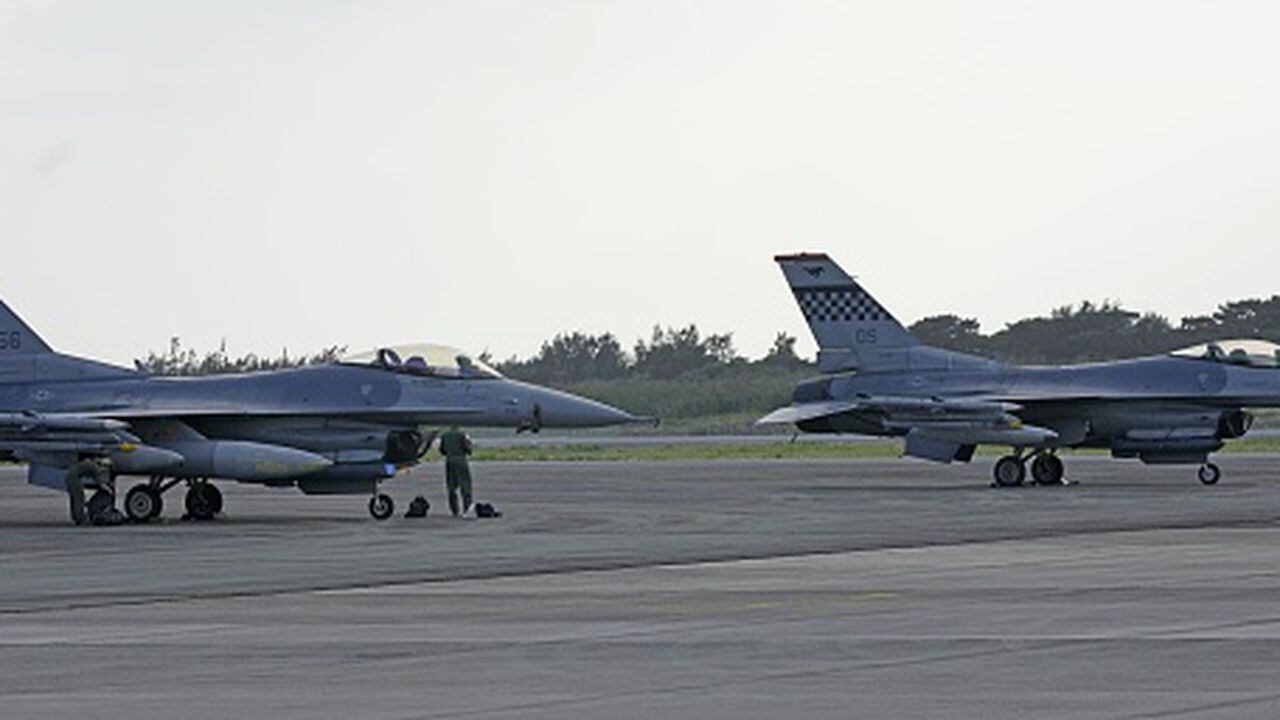 El Ejército de Estados Unidos descartó entregar a Ucrania los tan ansiados aviones de combate F-16  (Photo by Kyodo News via Getty Images)