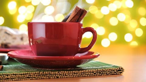 El té de canela ayuda a mejorar la salud del corazón, reducir la inflamación, facilitar la pérdida de peso. Foto: Getty images.