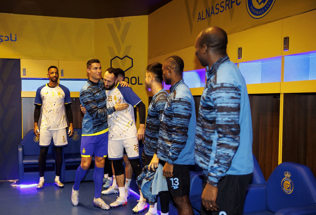 A handout picture released by Saudi Arabia's al-Nassr football club shows Al-Nassr's new Portuguese forward Cristiano Ronaldo greeting teammates during his unveiling ceremony at the Mrsool Park Stadium in the Saudi capital Riyadh on January 3, 2023. (Photo by Jorge Ferrari / Al Nassr Football Club / AFP) / == RESTRICTED TO EDITORIAL USE - MANDATORY CREDIT "AFP PHOTO / HO /AL NASSR FOOTBALL CLUB" - NO MARKETING NO ADVERTISING CAMPAIGNS - DISTRIBUTED AS A SERVICE TO CLIENTS ==