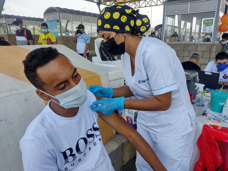 Como parte de la estrategia de integración que implementa el Programa Comunidades Saludables de la Agencia Internacional de los Estados Unidos para el Desarrollo Internacional (Usaid), 110.000 personas migrantes procedentes de Venezuela se afiliaron al sistema de salud a través de 439 jornadas de aseguramiento.