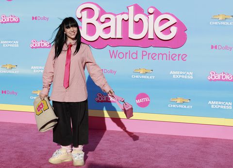Billie Eilish lanza su video musical para Barbie