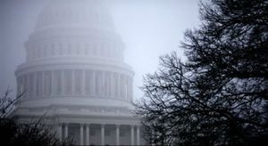 Vista del domo del Capitolio de EE. UU., donde se reunen los legisladores con la obligación de sacar adelante un acuerdo sobre el presupuesto federal.