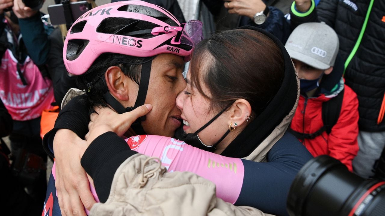 Egan Bernal y Mafe Motas, Giro de Italia. Foto: Twitter oficial - Giro de Italia.