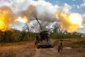 Un militar ucraniano dispara un obús autopropulsado Bohdana 2S22 hacia las tropas rusas, en medio del ataque de Rusia a Ucrania, en una posición en la región de Donetsk, Ucrania, el 13 de septiembre de 2023.