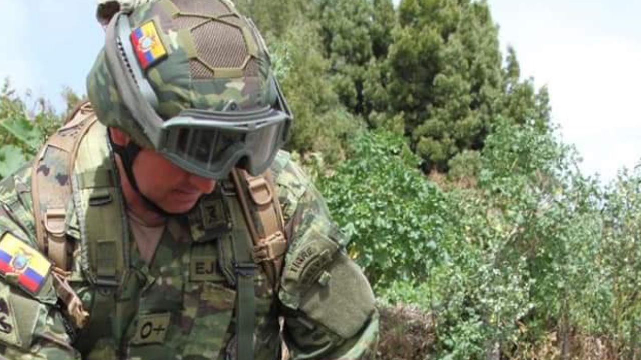 El Ejército de Ecuador dio a conocer el ataque de manera oficial donde dos de sus soldados resultaron heridos.