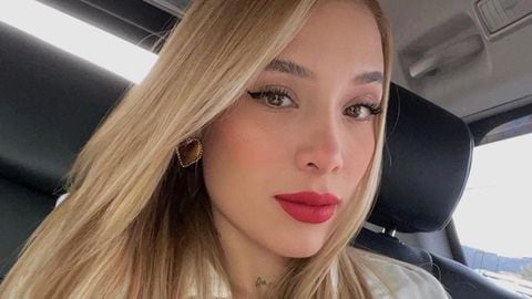 Luisa Fernanda W posó junto a Margot Robbie y desató críticas en redes sociales.