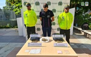 Durante la diligencia judicial, las autoridades decomisaron, dosis de tusi rosada, base de coca y un kilo de marihuana.