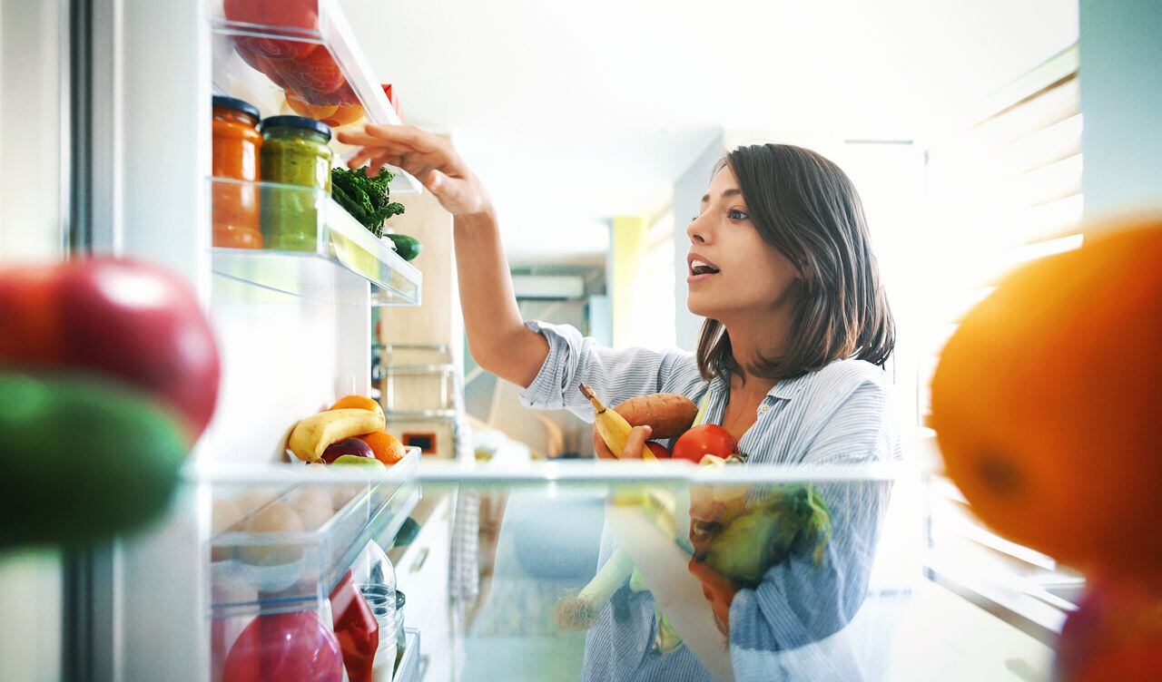 En verdad los imanes en el refrigerador aumentan el consumo de
