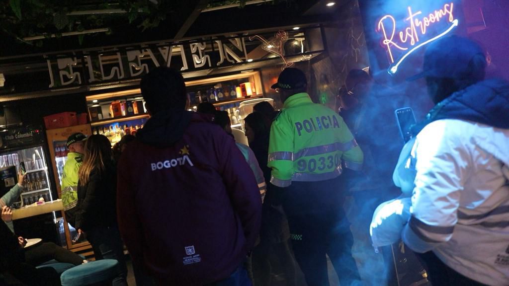 Sellan dos establecimientos que se hacían pasar por sindicatos para vender licor adulterado y ofrecer servicios sexuales en Bogotá