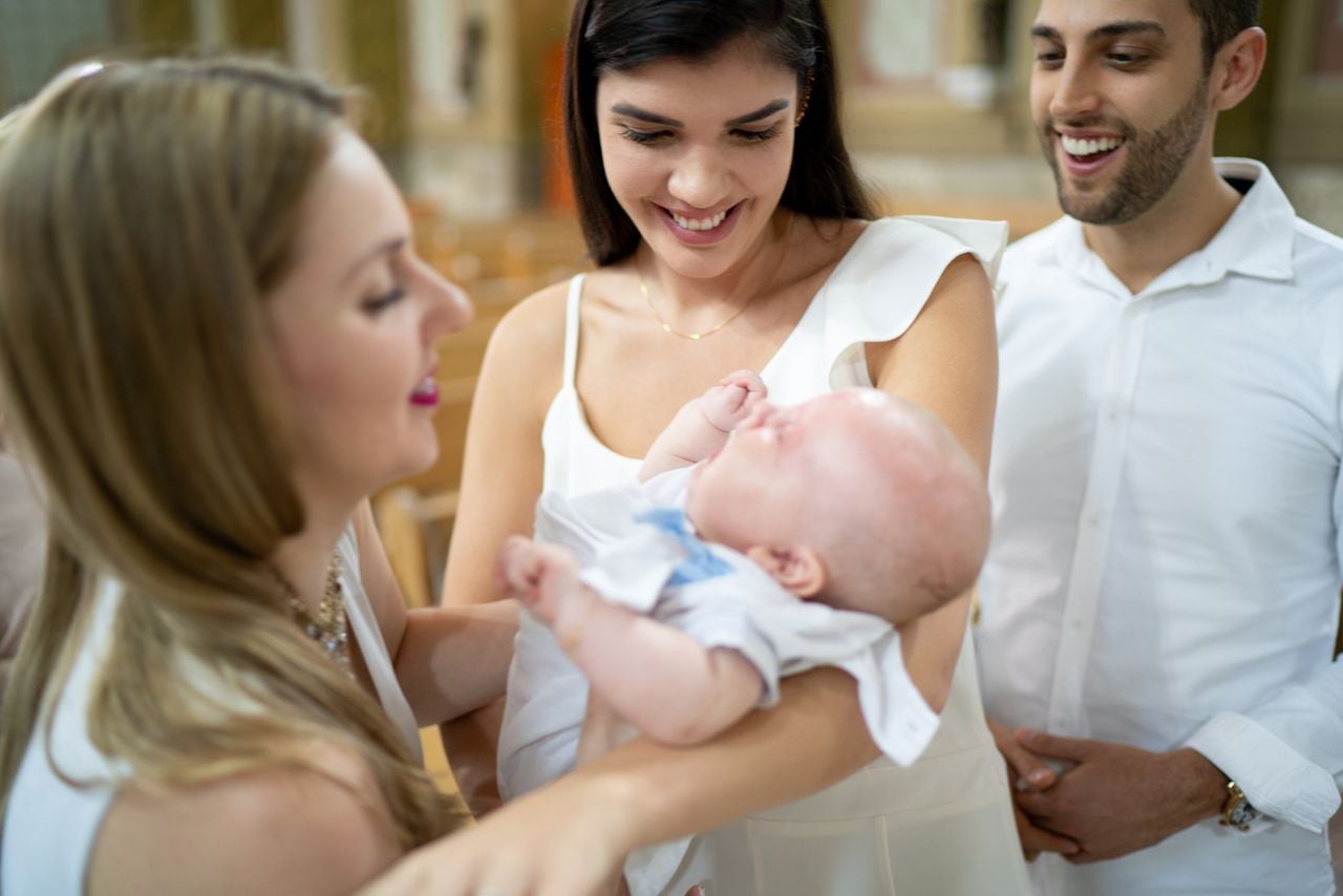 Bautizar al bebé - ¿Qué es el sacramento del bautismo católico para niños?