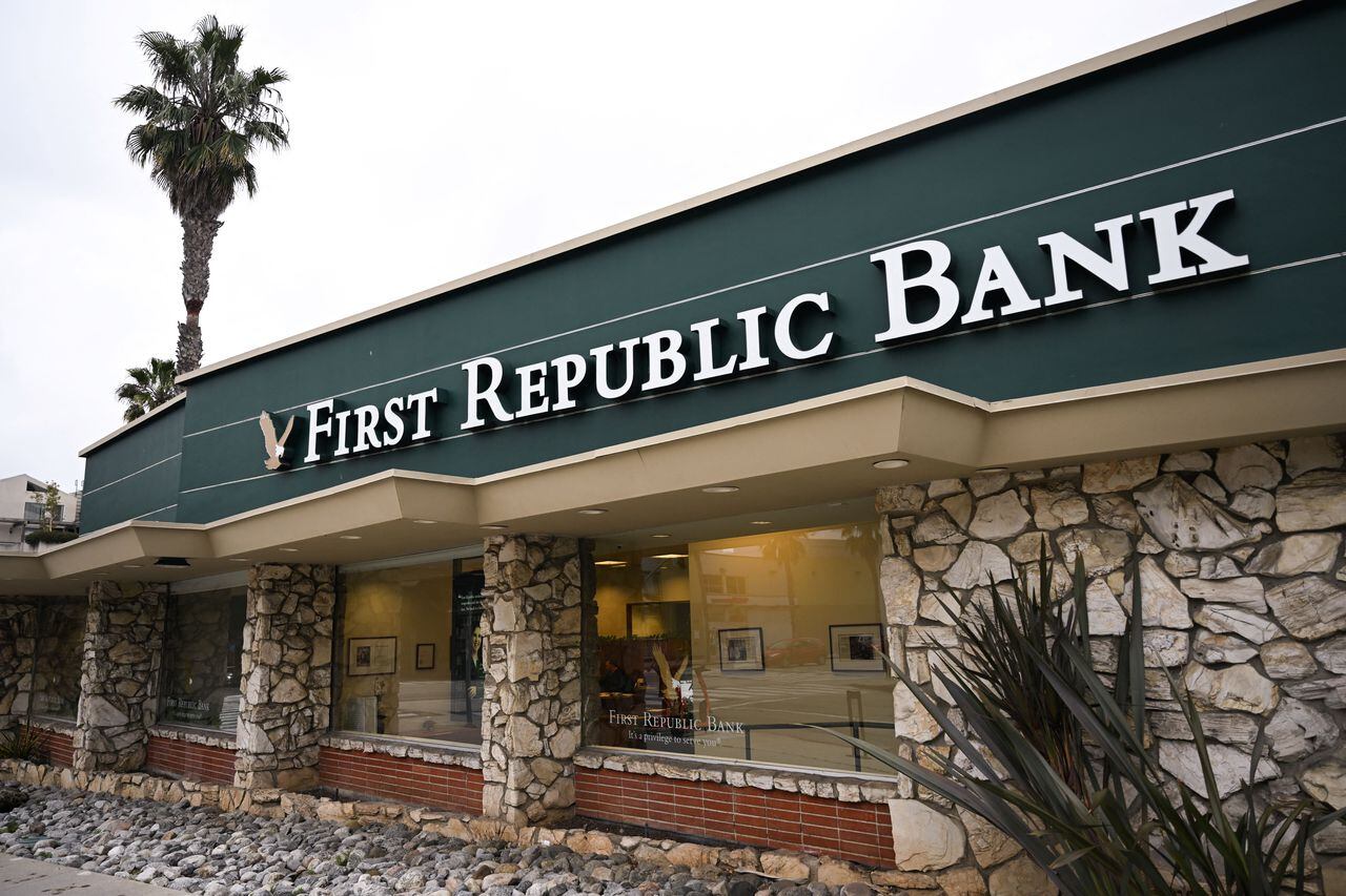 First Republic Bank en Estados Unidos sufrió un gran pérdida este lunes en Wall Street.  Foto: AFP