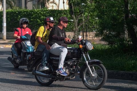 Mediante el Decreto 4112.010.20.0067, emitido el 9 de febrero de 2024, que restringe la movilidad de motocicletas con parrillero hombre en la capital del Valle, el alcalde Alejandro Eder de manera directa continua trabajando en fortalecer la seguridad en la ciudadanía