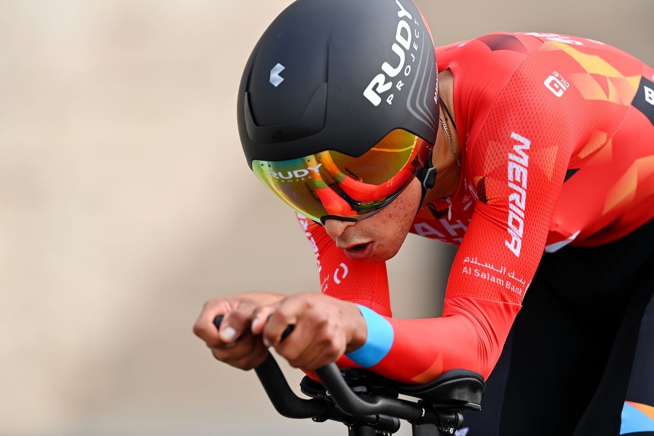 BUDAPEST, HUNGARY - MAY 07: Santiago Buitrago Sanchez of Colombia and Team Bahrain Victorious sprints during the 105th Giro d'Italia 2022, Stage 2 a 9,2km individual time trial stage from Budapest to Budapest / ITT / #Giro / #WorldTour / on May 07, 2022 in Budapest, Hungary. (Photo by Stuart Franklin/Getty Images)