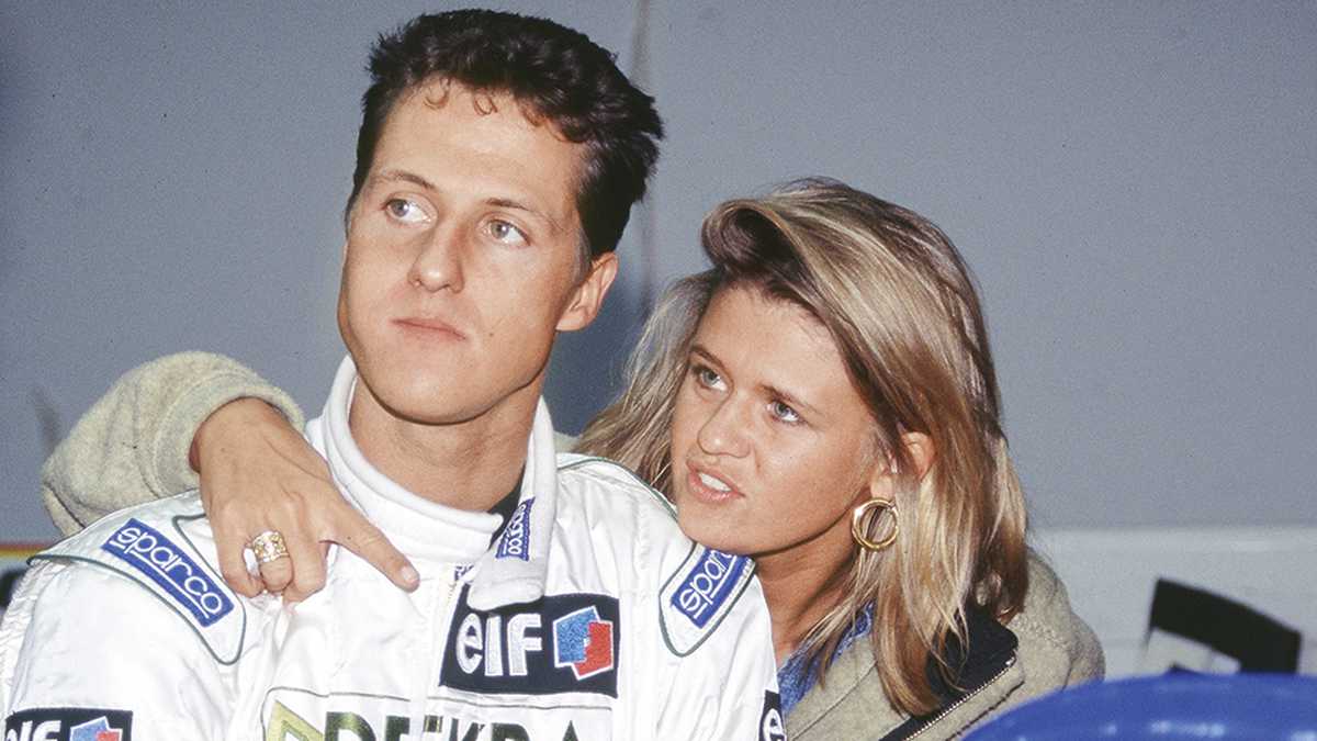 El piloto automovilístico Michael Schumacher  sufrió un terrible accidente esquiando en lo Alpes Franceses en 2013 que lo dejó con una lesión cerebral permanente. 