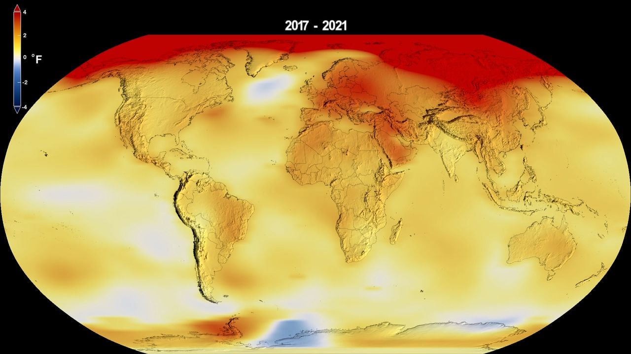 Esta visualización de datos muestra las anomalías de temperatura global en la superficie del planeta en 2021.En regiones como el Ártico se pueden observar temperaturas más altas de lo normal, mostradas en rojo. Las temperaturas más bajas de lo normal se muestran en azul.