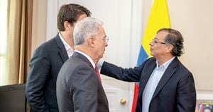 En los últimos tres meses, Álvaro Uribe y Gustavo Petro se han reunido ya en dos oportunidades para tratar temas de país y conciliar posiciones.  