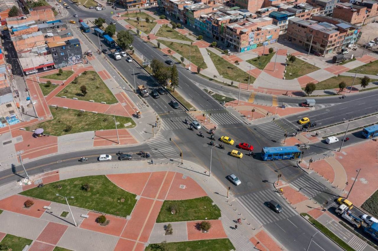 La construcción de la avenida Guayacanes se realiza en cinco tramos, los segmentos
entregados el día de hoy hacen parte de los grupos 1 y 2