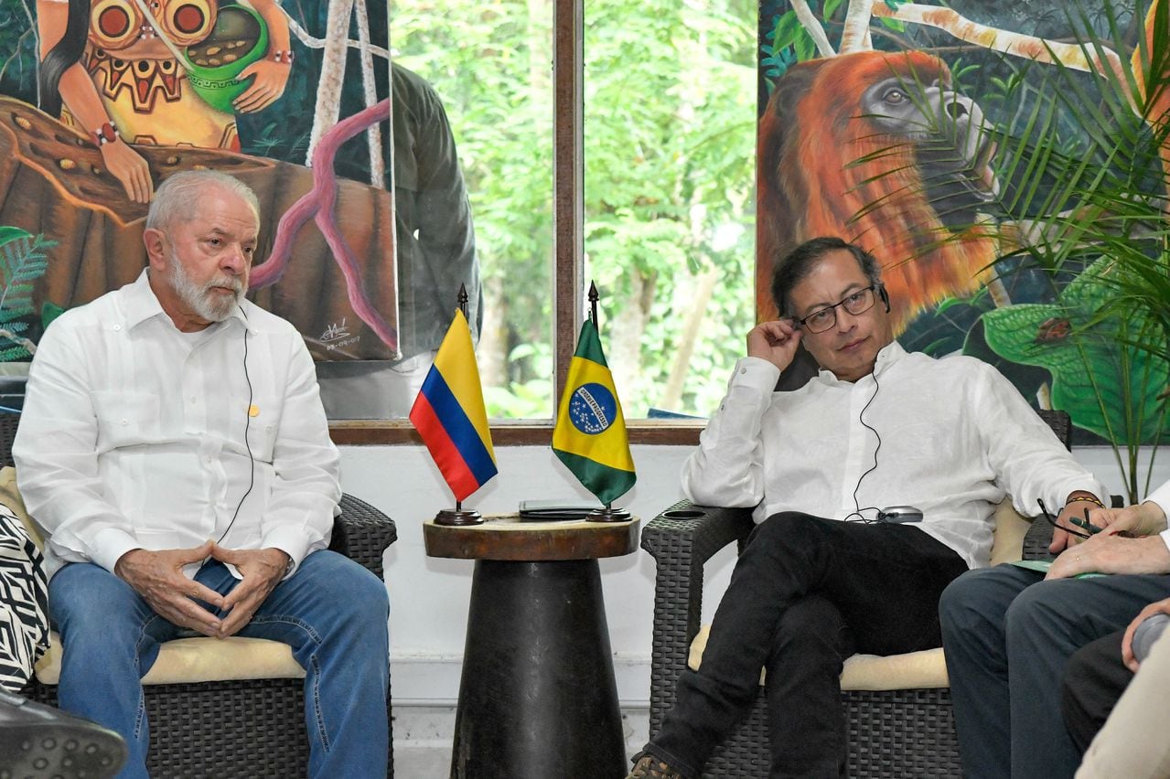 El presidente de Colombia, Gustavo Petro, y el presidente de Brasil, Luiz Inácio Lula da Silva, asisten al evento "Cumbre Camino a la Amazonía" en Leticia, Colombia