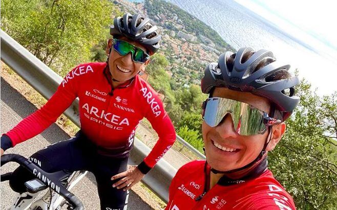 Ciclistas colombianos del Arkéa Samsik.