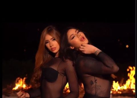 Cintia Cossio y la pareja de su hermano, Carolina Gómez, recrearon el video de TQG de Shakira y Karol G.