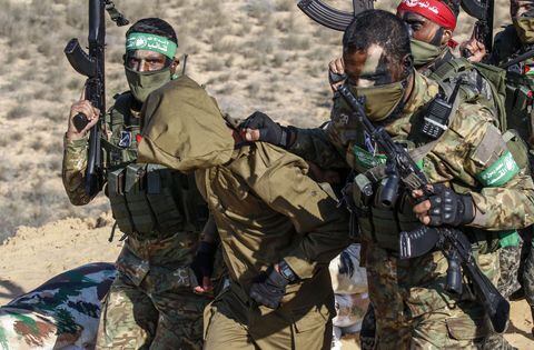 Combatientes de palestina secuestran ciudadanos israelíes.