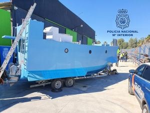 La policía española intercepta al primer "narcosubmarino" en Europa