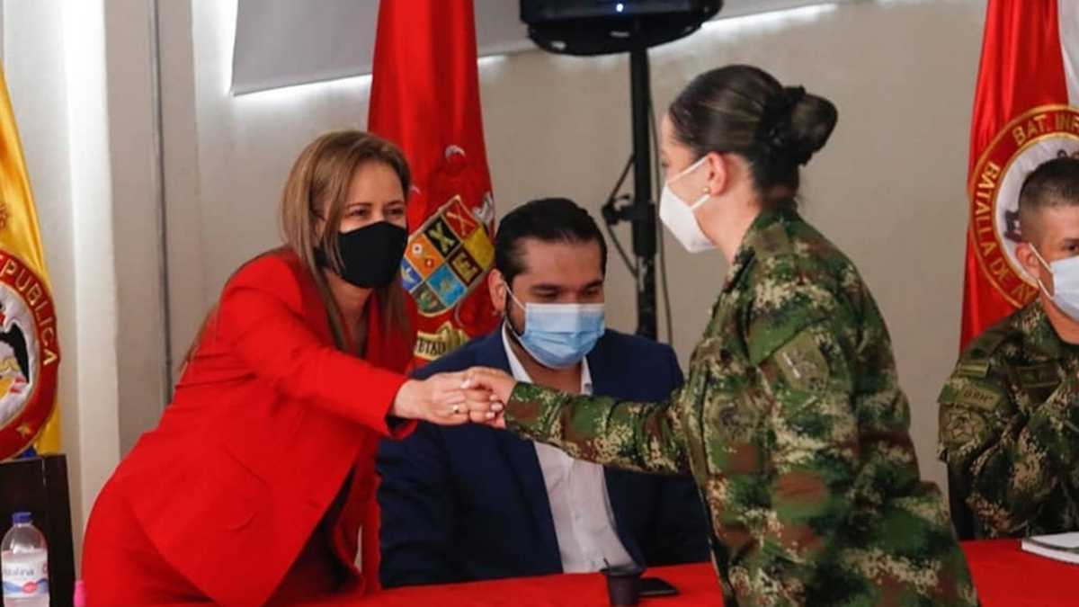 La Mayor Adriana Giraldo ha recibido múltiples reconocimientos dentro del Ejército Nacional y por parte de las autoridades civiles en Caldas.