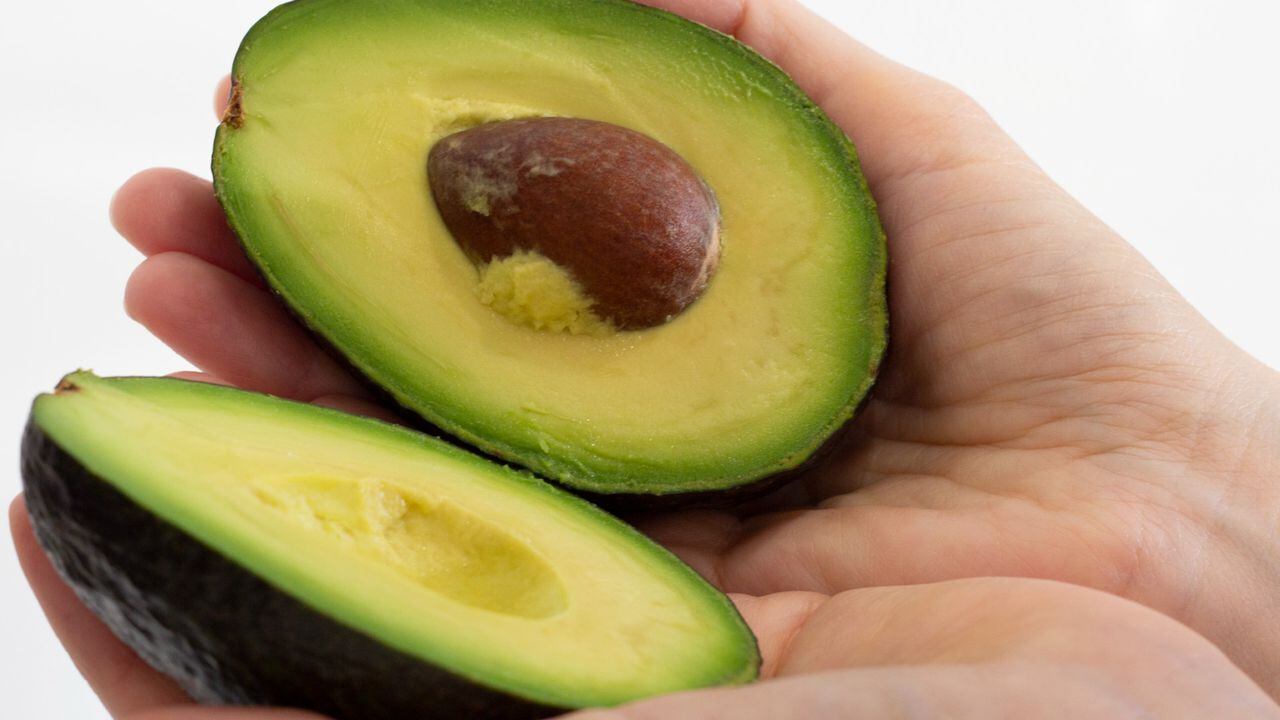 El aguacate ayuda a la salud y a prevenir padecimientos.