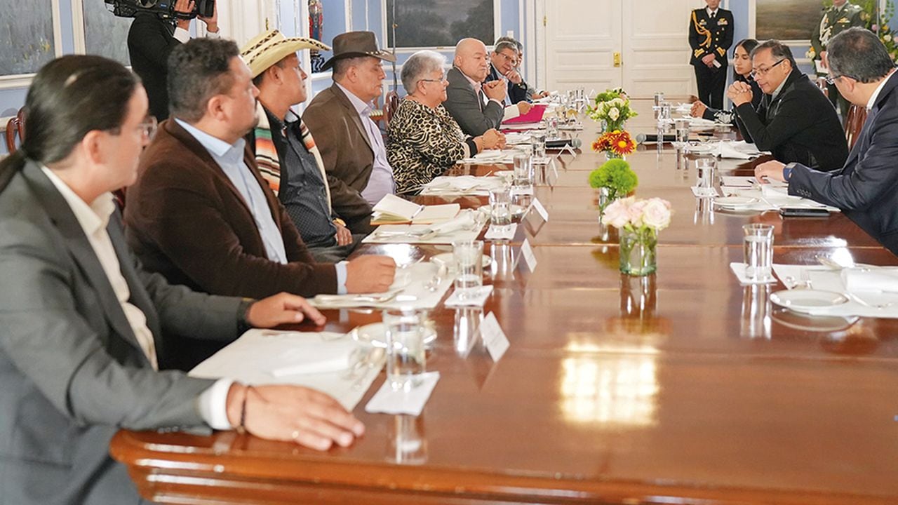  El 4 de octubre los congresistas del partido Comunes estuvieron en la Casa de Nariño para revisar la agenda legislativa con el presidente Gustavo Petro. 