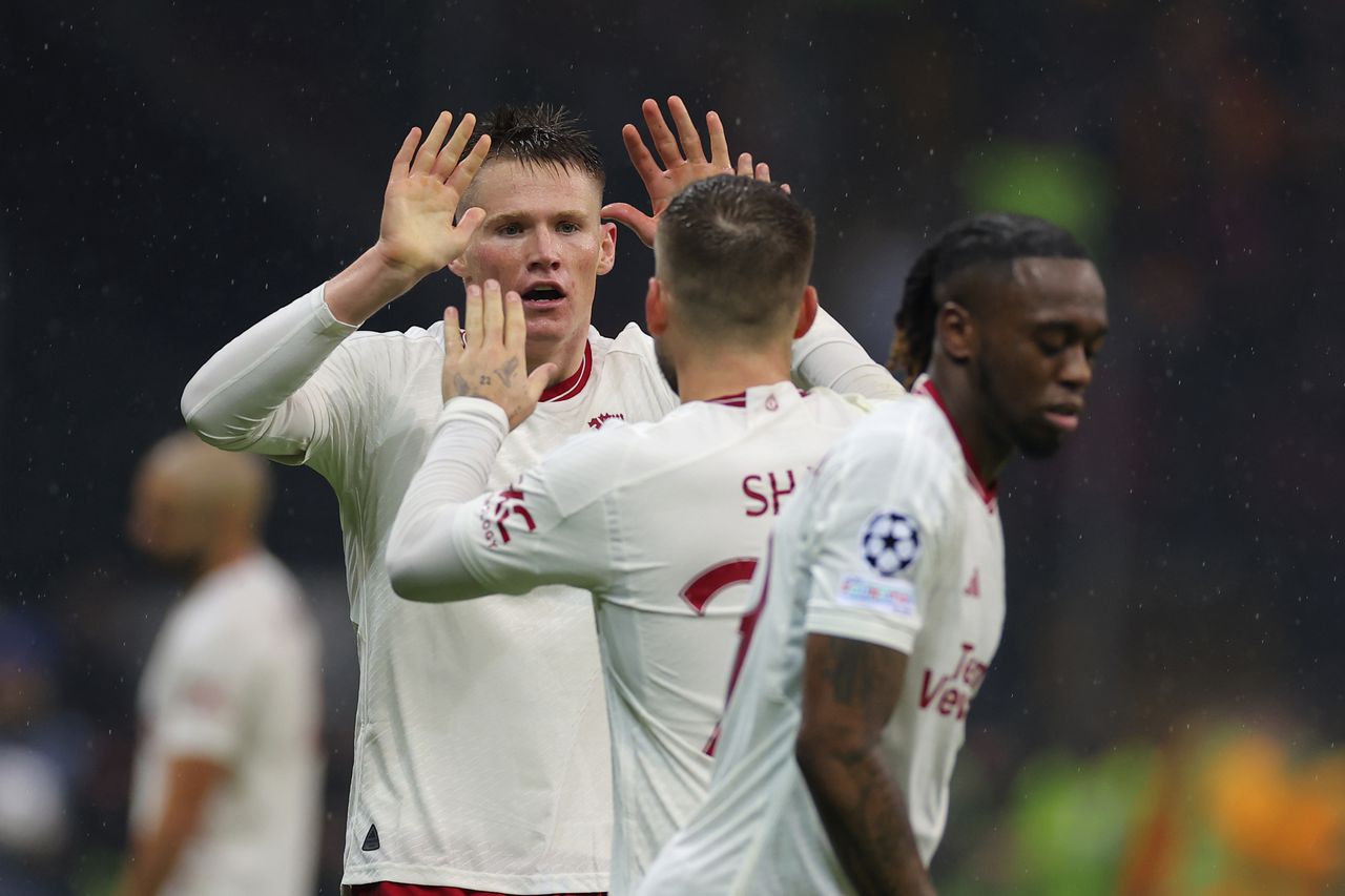 Manchester United's Scott McTominay, left, celebrates with his teammates after scoring his side's third goal during the Champions League group A soccer match between Galatasaray and Manchester United in Istanbul, Turkey, Wednesday, Nov. 29, 2023. (AP Photo)